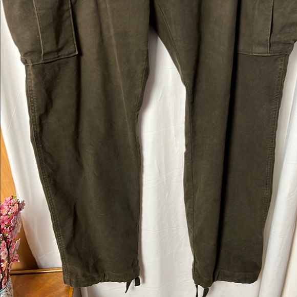 Banana Republic Men's Olive Green Moleskin Cargo Traveler Pants Size 38x30 - Picture 4 of 14
